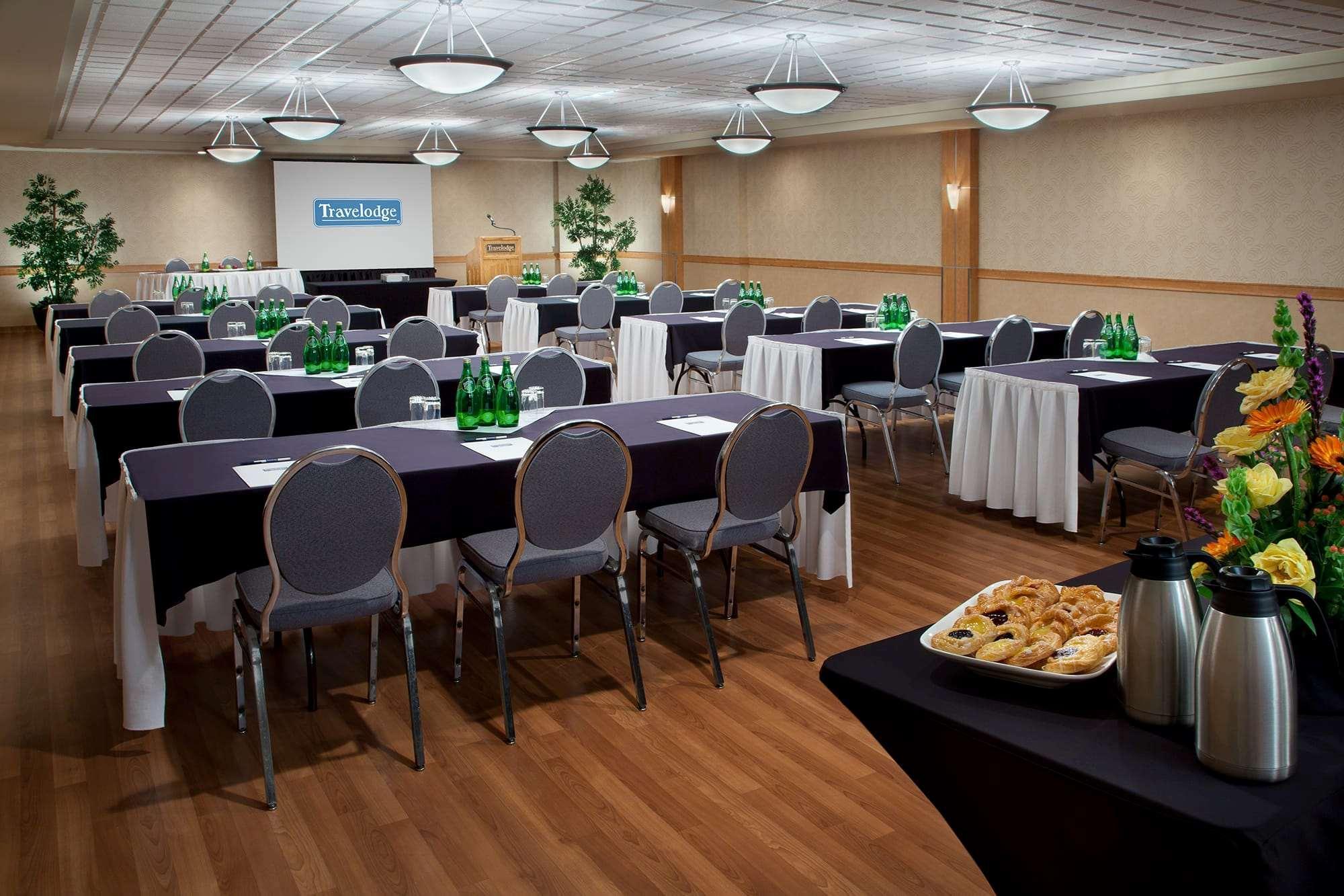 Travelodge Hotel By Wyndham Saskatoon Kültér fotó
